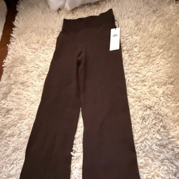 Alo Yoga Cashmere High-Waist Plush Waffle Pant - Picture 2 of 3